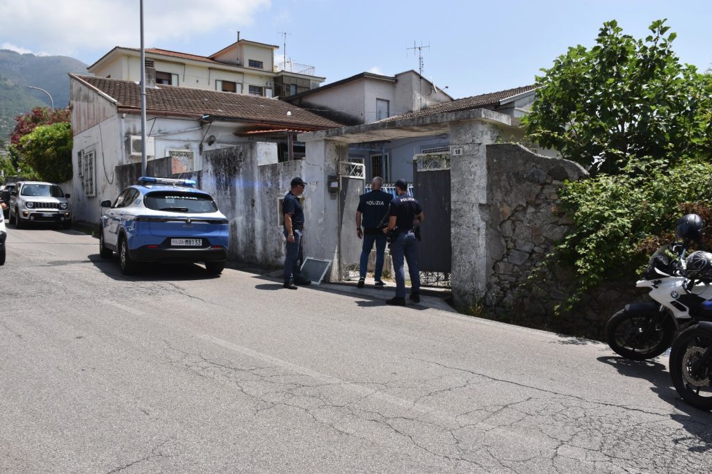 Salerno, preso il bandito in scooter: Adami era pronto a sparare ancora