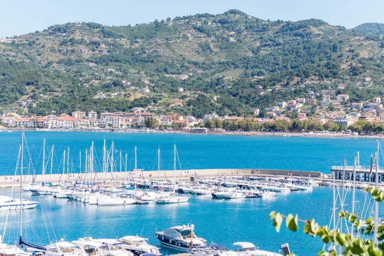 Sapri, rissa con 5 feriti al porto: la verità nelle telecamere