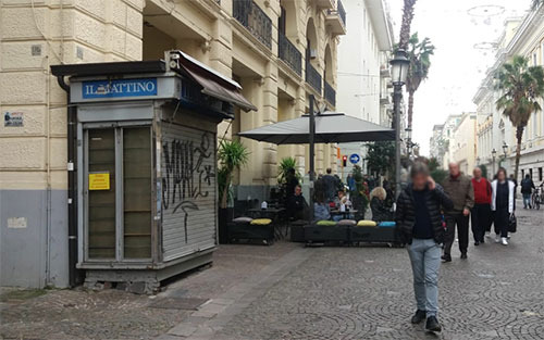 Salerno, stretta sui locali: via anche la storica edicola del Corso