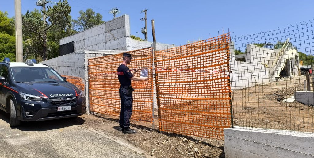 Camerota, sequestrato villaggio turistico abusivo in area protetta del Parco del Cilento