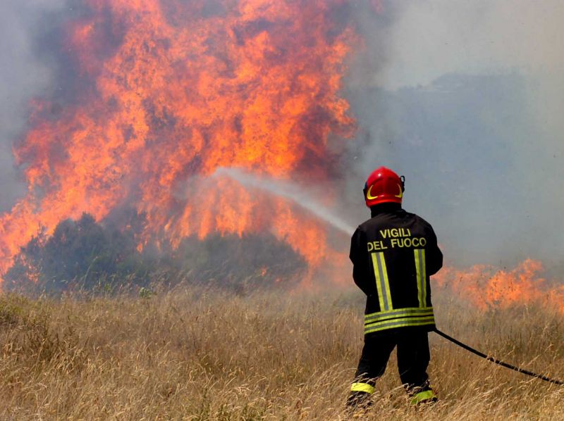 Incendi, scatta l’allarme in Campania