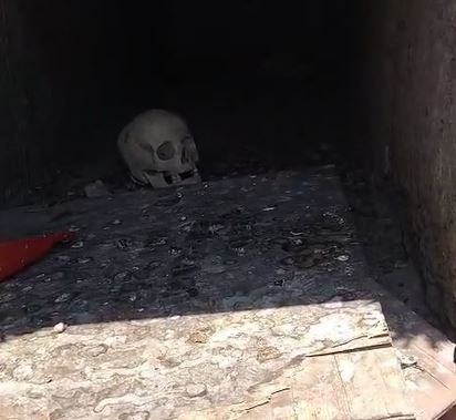Scempio al cimitero di Salerno: visite fra le ossa