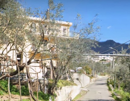 Cava de’ Tirreni: accoltella la moglie e tenta il suicidio