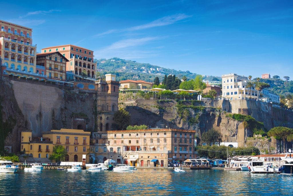 Appalti truccati a Comune Sorrento, 16 arresti
