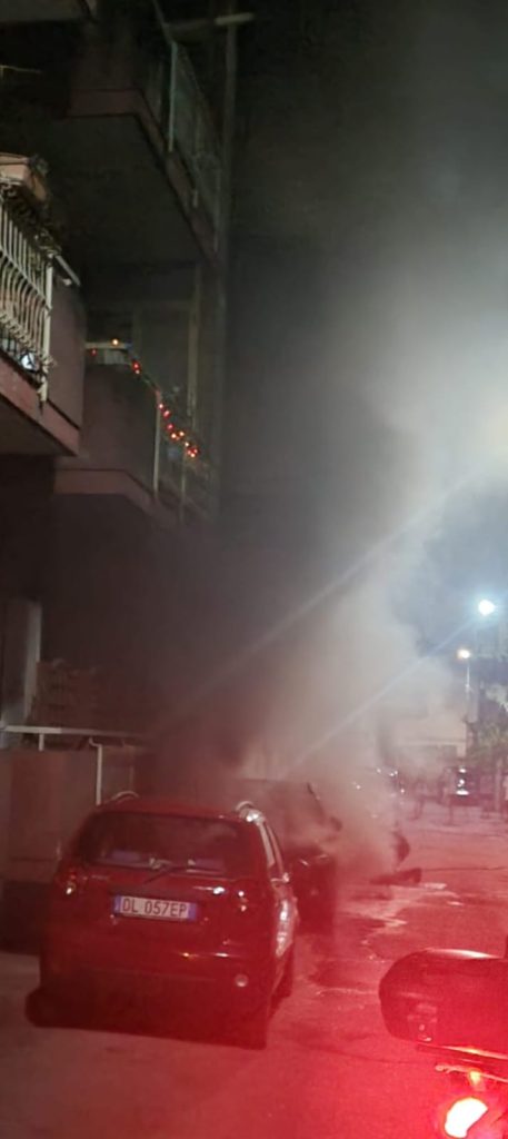 Scafati, fiamme e paura in via Budi: evacuata una palazzina