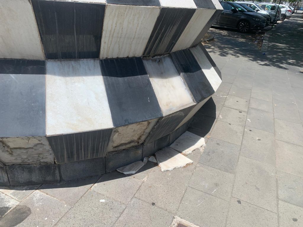 Salerno, il Faro della Giustizia spento dall’incuria