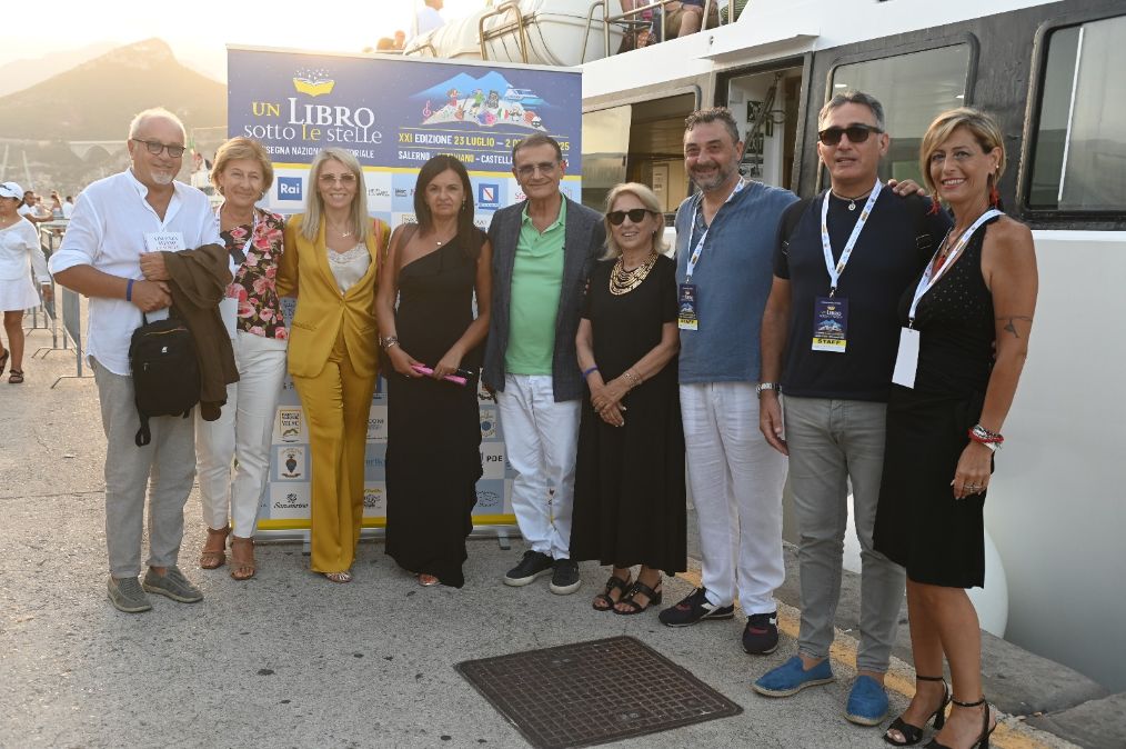 Successo di pubblico per la prima serata della rassegna letteraria “Un libro sotto le stelle”