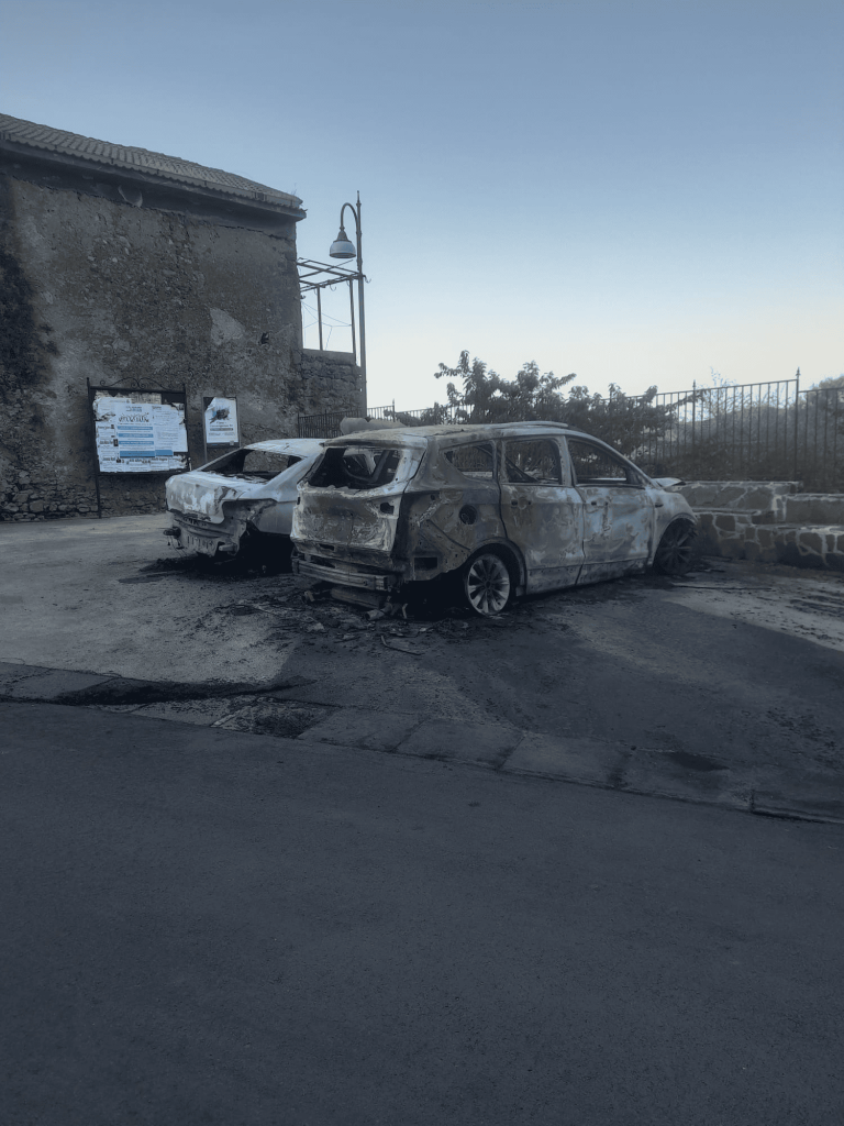 Calvanico, due auto a fuoco: una è del consigliere
