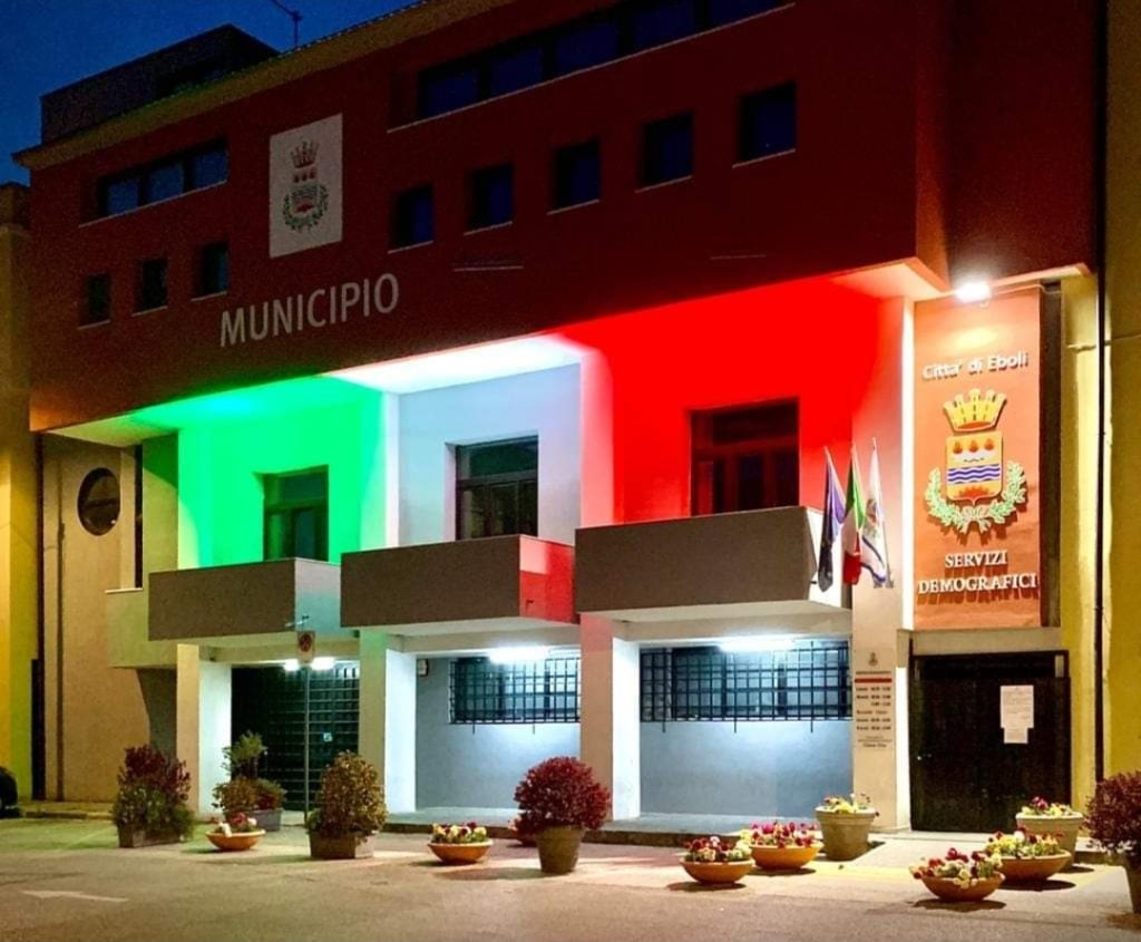 Eboli, climatizzatori rotti: afa in Municipio
