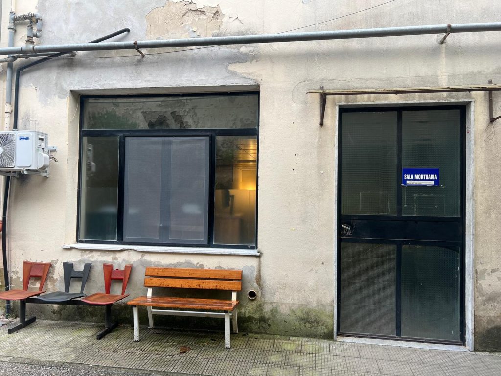 Serre, trovato morto nella vasca del letame