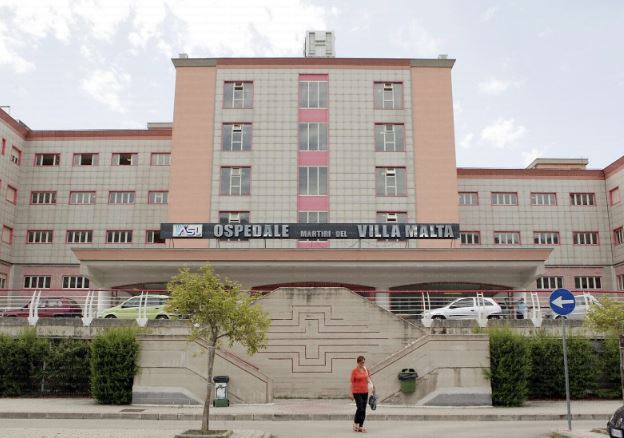 «Dieci giorni in barella al Pronto soccorso»: caos a Sarno