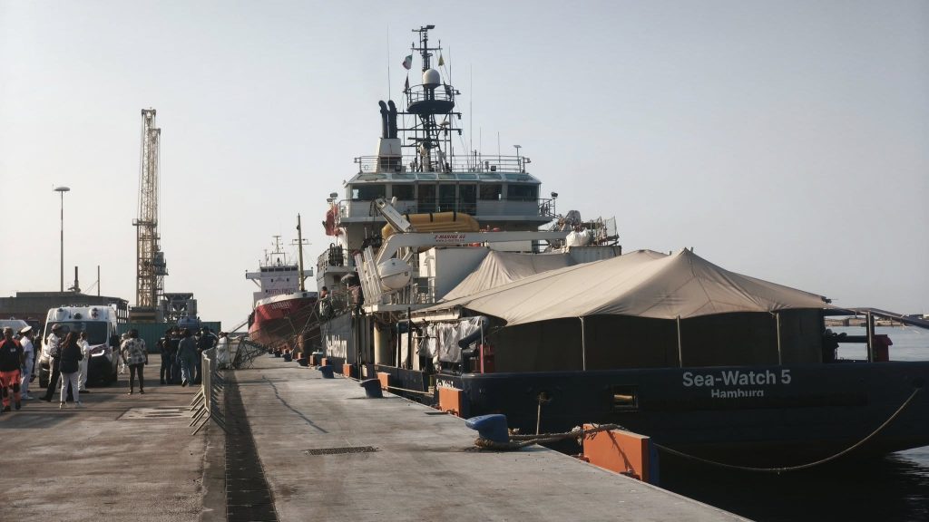Sos vaiolo delle scimmie: sbarco in emergenza a Salerno