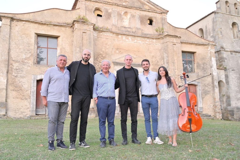 Buona la prima a Roscigno Vecchia: pubblico incantato per il concerto del Maestro Ranieri Gargano