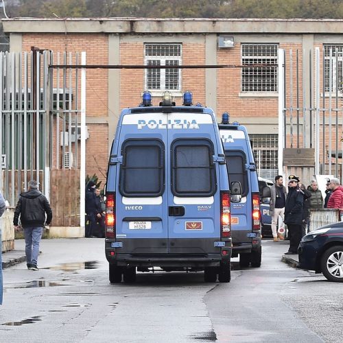 Salerno: scattano i controlli in cella, proteste e tensioni a Fuorni