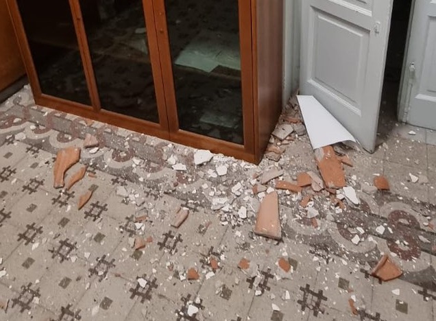 Salerno, crollo al Comune: la casa dei salernitani a pezzi