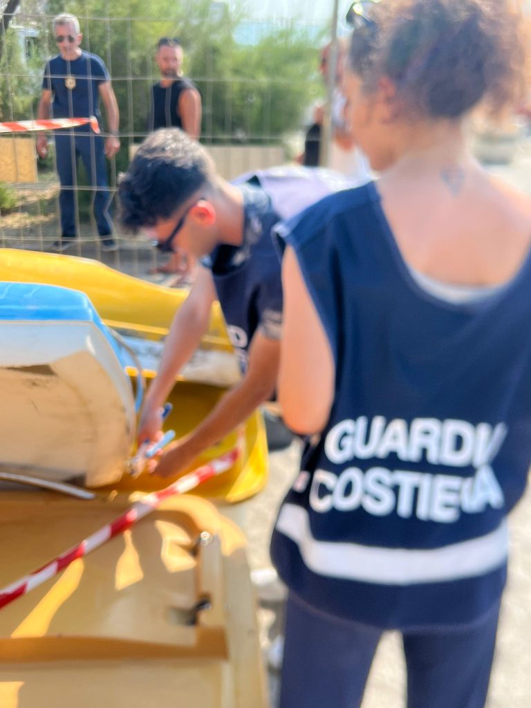 Vietri sul Mare: sequestrati ombrelloni e lettini abusivi sulla spiaggia libera
