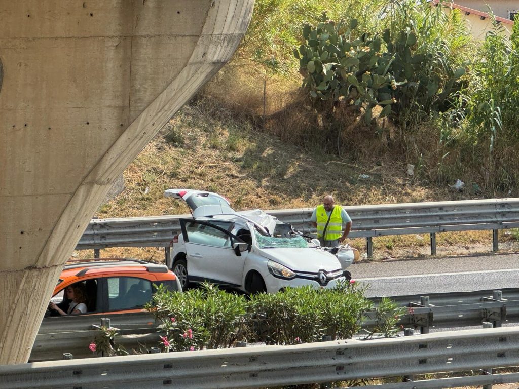 Eboli, incidente in A2: grave un 50enne di Pontecagnano