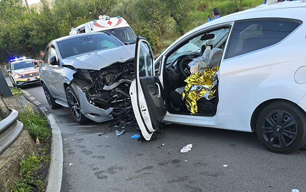 Scontro tra due auto tra Giffoni e Rovella: muore un 22enne di Bellizzi