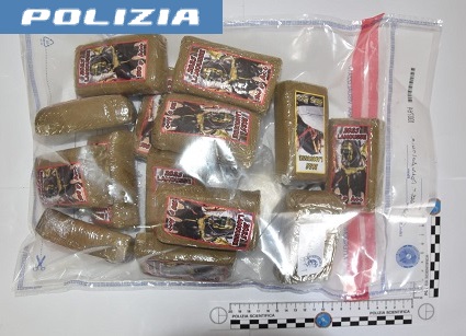 Salerno, oltre un chilo di droga in macchina: arrestato