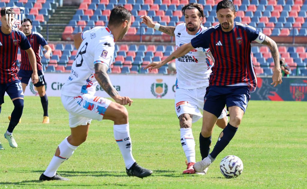 Cosenza travolgente e il Catania si arrende, pari Atalanta: Casertana ko