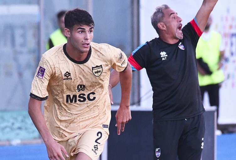 Pari Catania-Sorrento, blitz Monopoli: risale il Crotone
