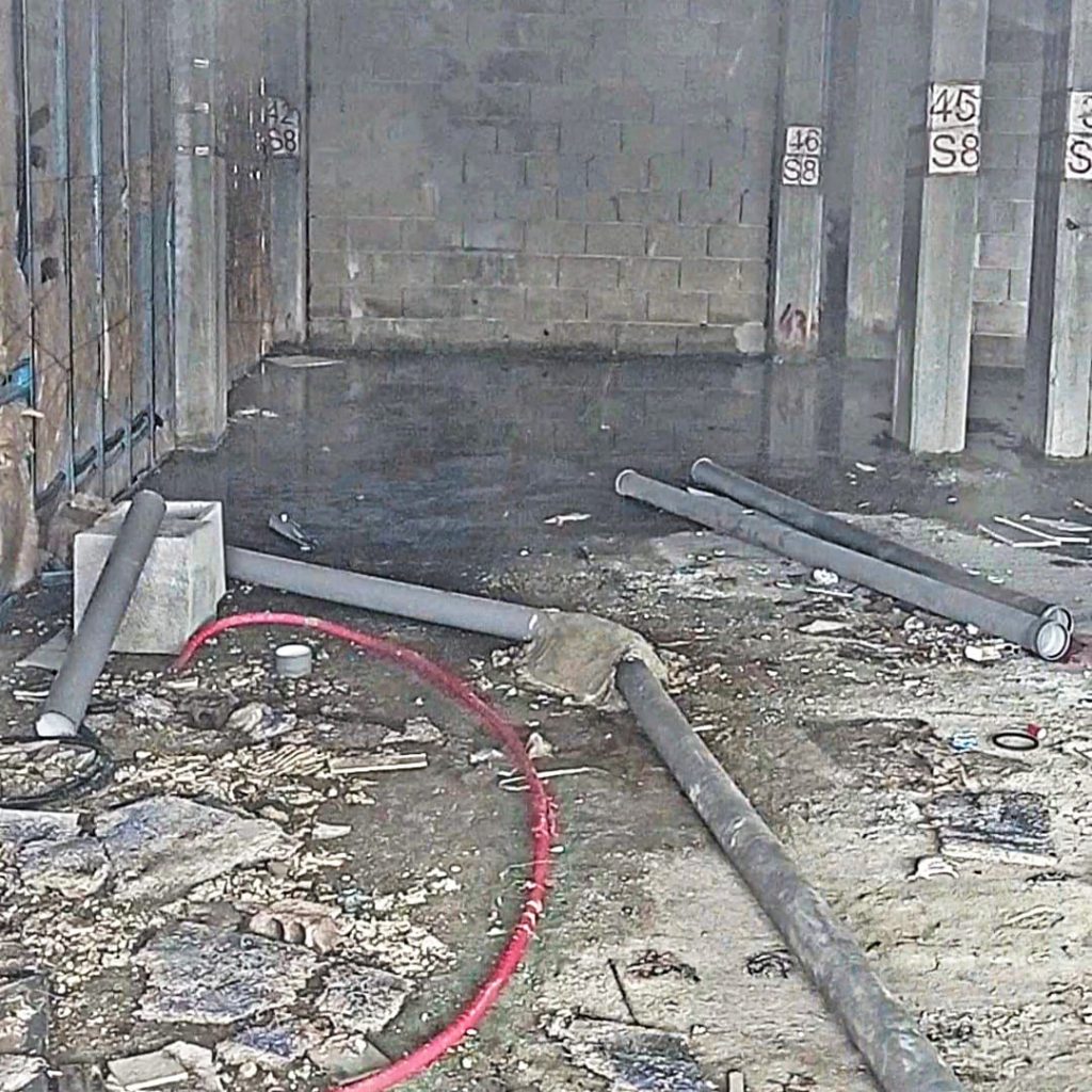 Salerno, locali allagati in piazza della Libertà
