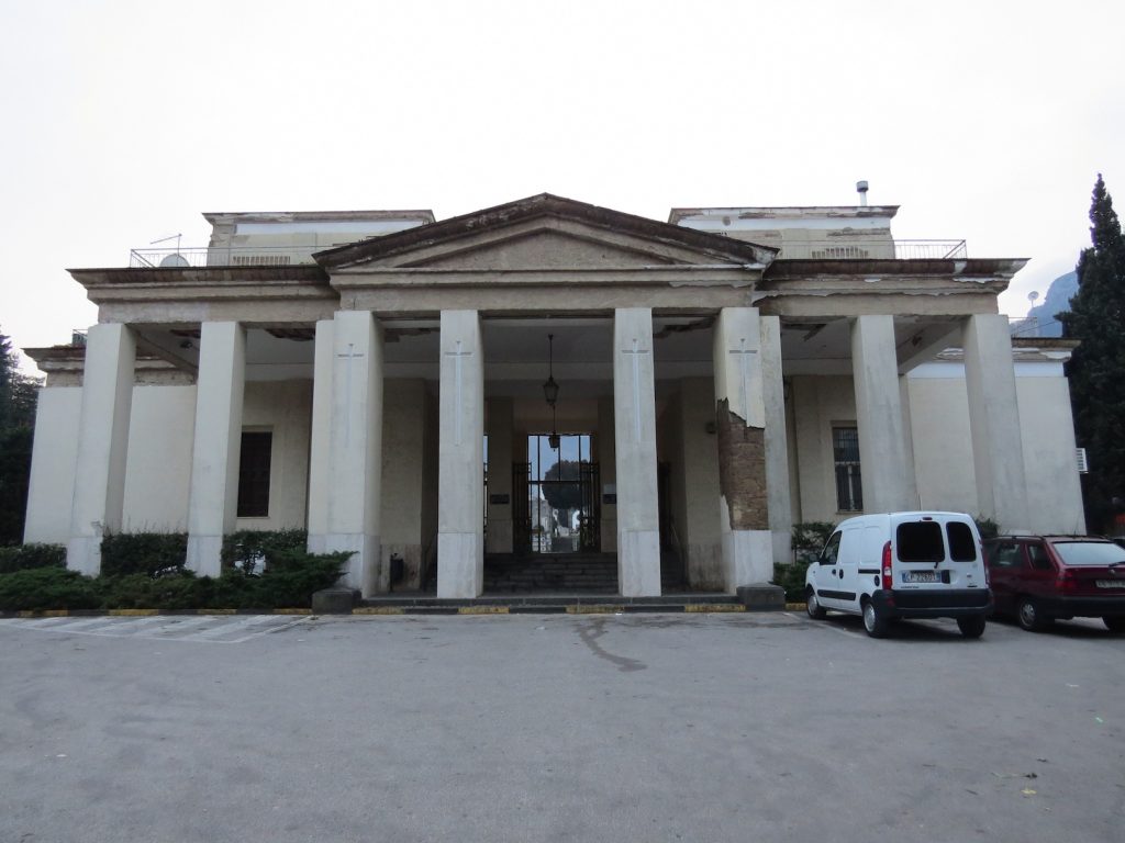 Emergenza clochard al cimitero di Cava de’ Tirreni