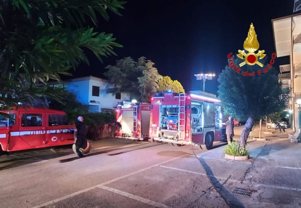 Ascea, abitazione in fiamme: una coppia messa in salvo