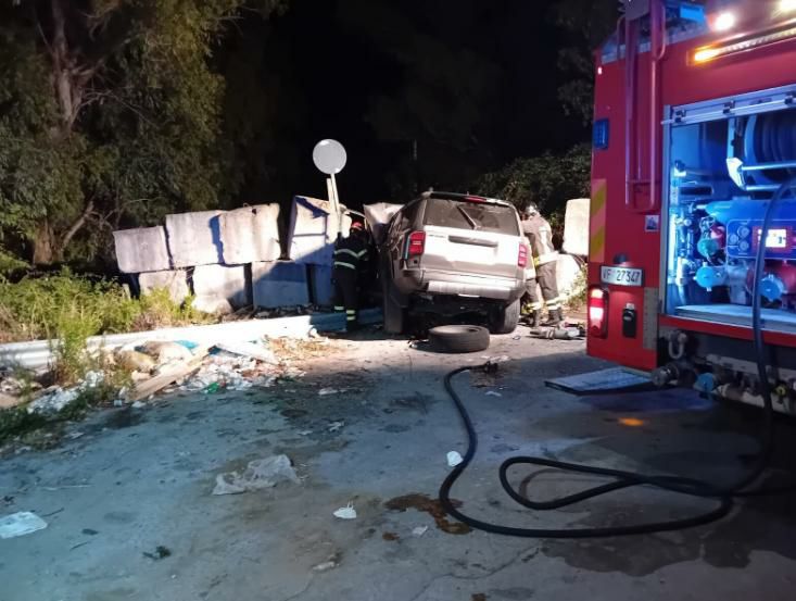 Pontecagnano Faiano, con l’auto contro blocco di cemento: muore 20enne
