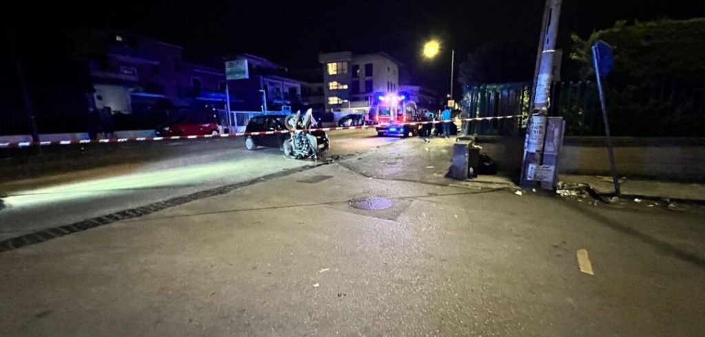 Angri, scontro tra un’auto e una moto: muore 20enne