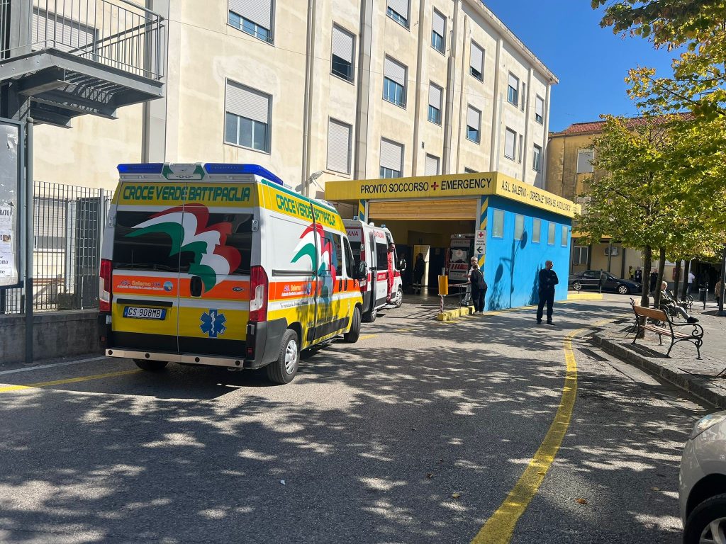 Aggredita dal cognato, rischia l’occhio