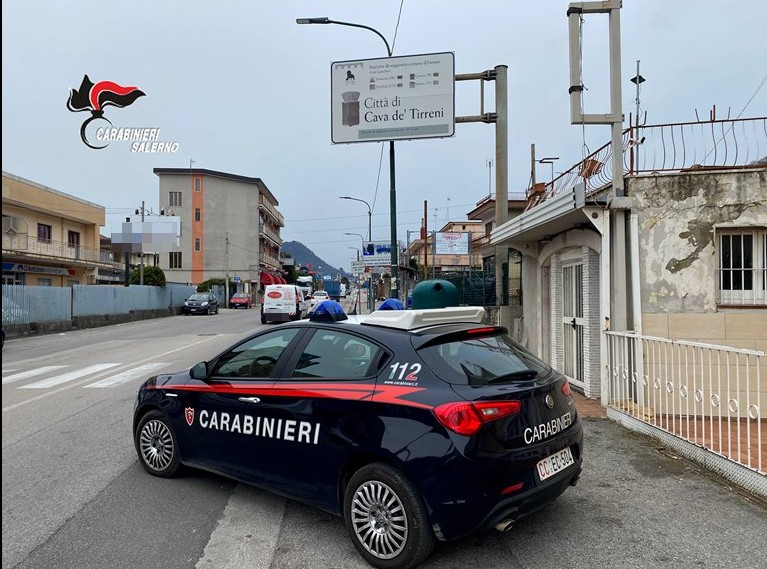 Cava de’ Tirreni, evade dai domiciliari e tenta un’estorsione: arrestato 35enne di Vietri sul Mare