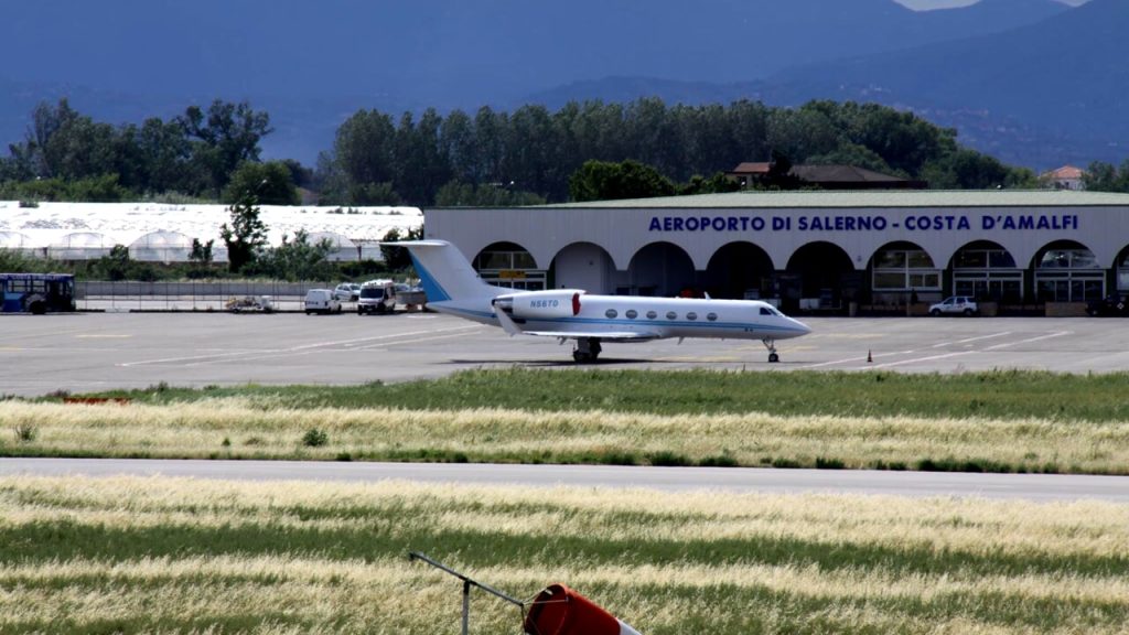 Voli tagliati all’aeroporto di Salerno: decolla il timore per il lavoro