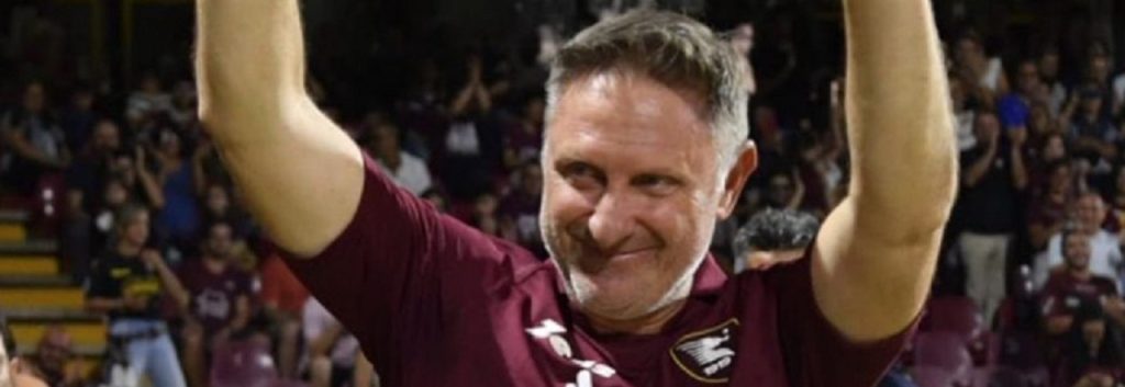 Addio a Carlo Ricchetti, “re del taglio”: ex attaccante della Salernitana si è spento a 55 anni
