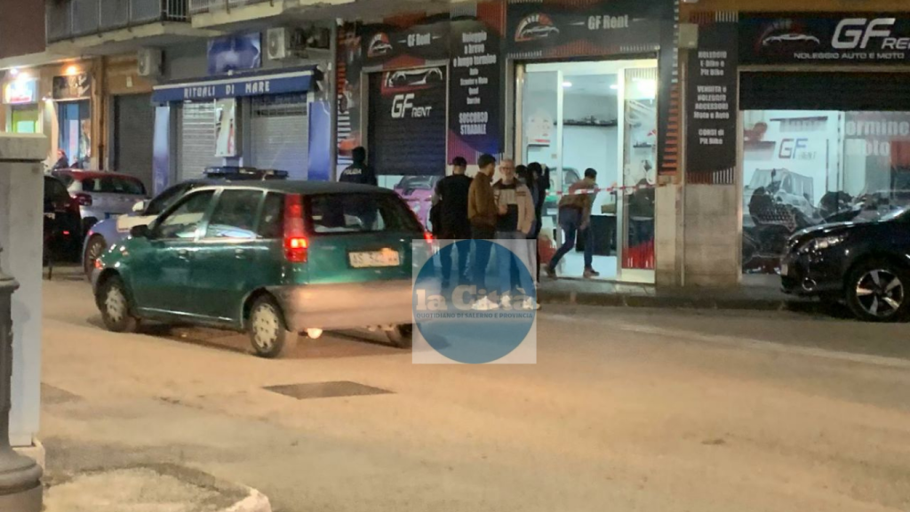 Salerno, pistolettata contro autonoleggio