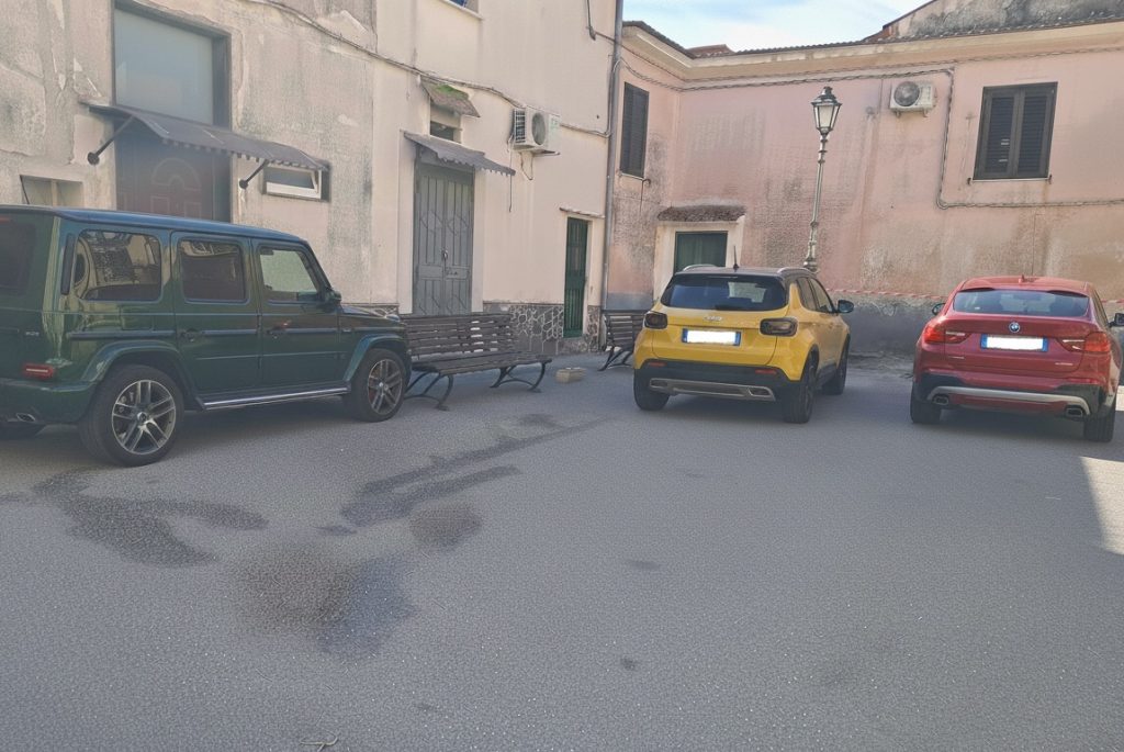 Salerno, spuntano le panchine in piazzetta: sosta nel caos