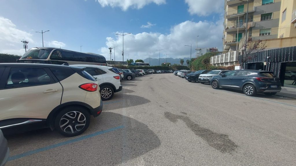Salerno, abusivi nei parcheggi tra minacce e nuove paure