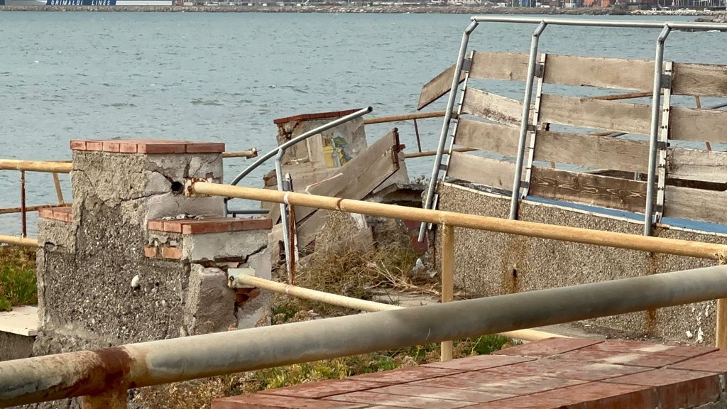 Salerno, allarmi inutili: il pattinodromo crolla