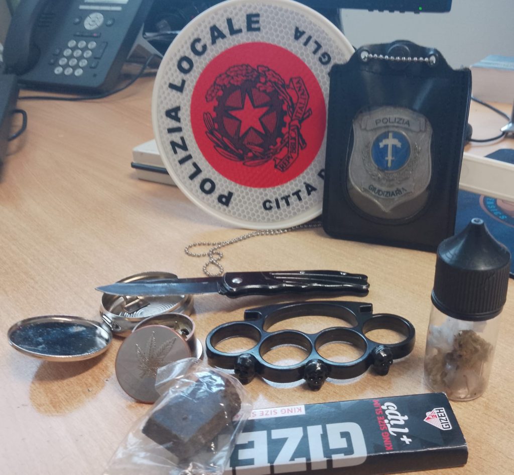 Battipaglia: «Sospenderemo i due studenti violenti»