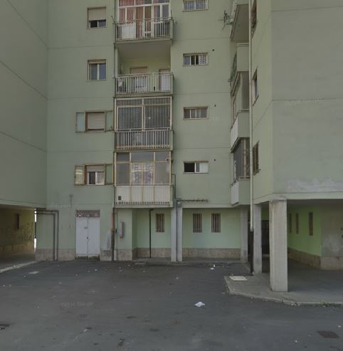 Eboli, ascensore ko: bloccati in casa da agosto