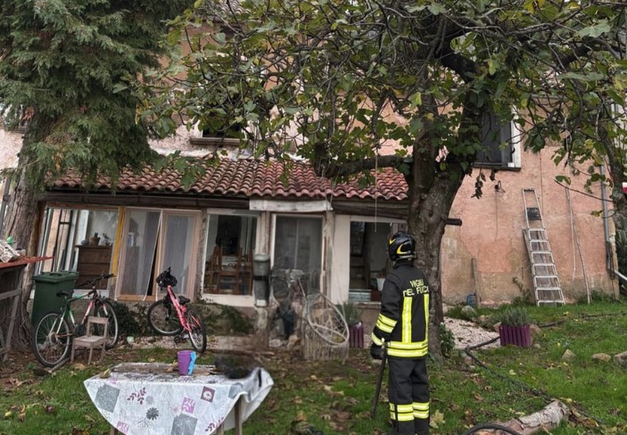 Vallo della Lucania, appartamento in fiamme