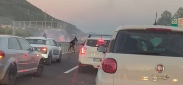 Scontri tra ultras di Catania e Casertana sull’autostrada a San Mango Piemonte