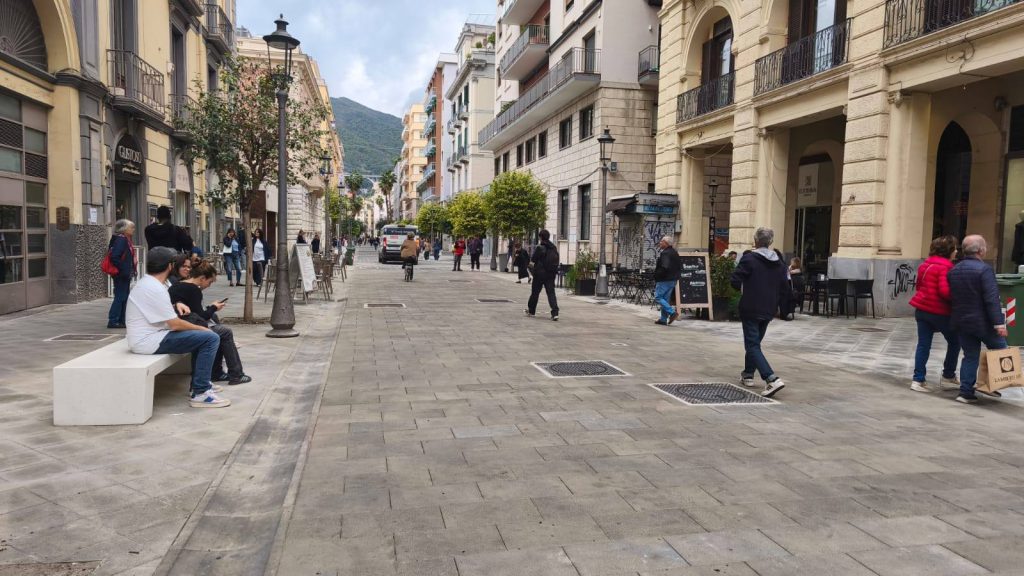 Corso a Salerno, cantiere infinito: stop a ottobre 2026
