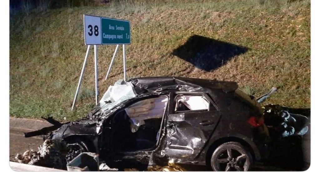 Campagna: incidente in autostrada, morti due ragazzi