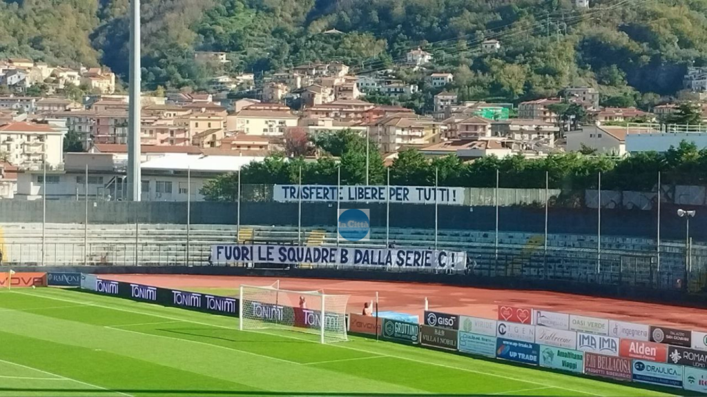Cavese-Atalanta Under 23, la protesta dei tifosi metelliani