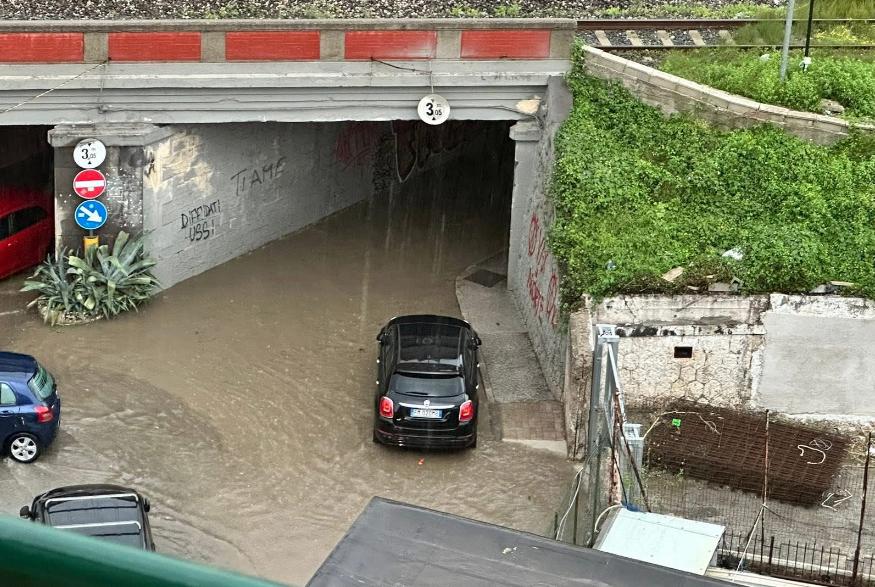 Pioggia forte: Salerno annaspa fra i disagi