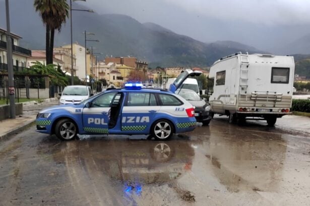 Sapri, nubifragio travolge la città: salvata una famiglia con un bambino