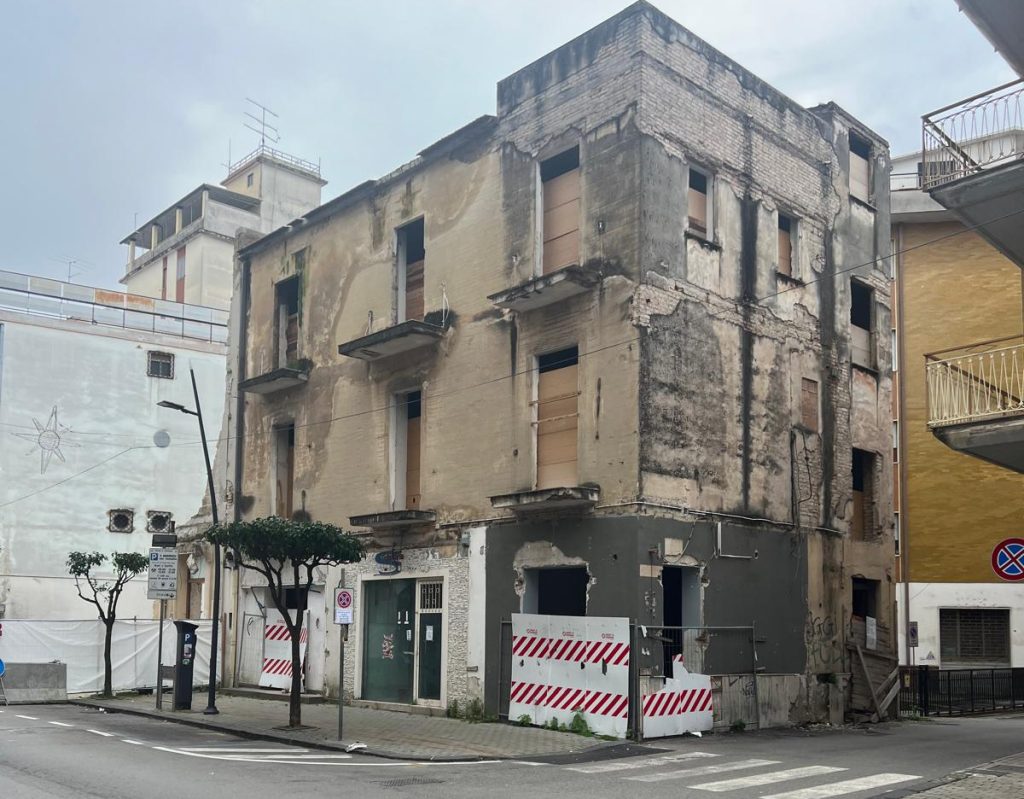 Battipaglia, palazzo della discordia: in sei a processo