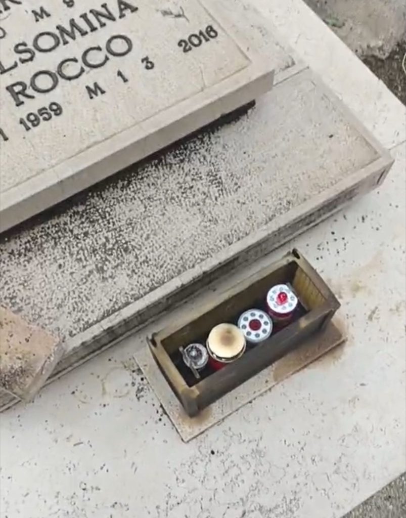 Eboli, si rivedono i ladri al cimitero: rubati fiori e statue