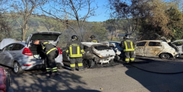 Castelnuovo Cilento, cinque auto bruciate alla stazione ferroviaria